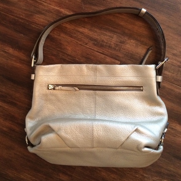 🎉PRICE FIRM🎉Coach Silver Hobo Type Bag - Picture 2 of 4